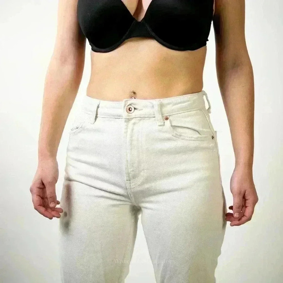 Bershka White Denim High Rise Mom Jeans - 2 - Picture 3 of 10